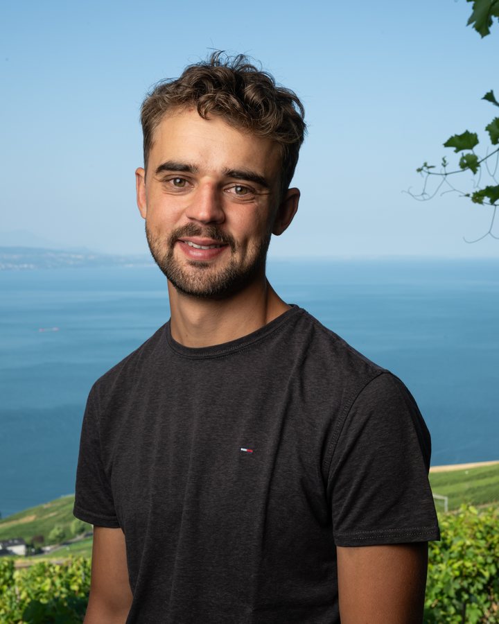 Clément Porta, vigneron-encaveur, au-dessus du lac Léman