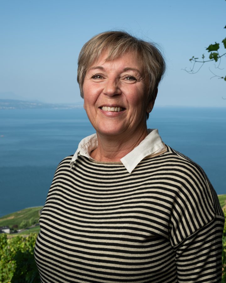 Corinne Porta, vigneronne-encaveuse, au-dessus du lac Léman